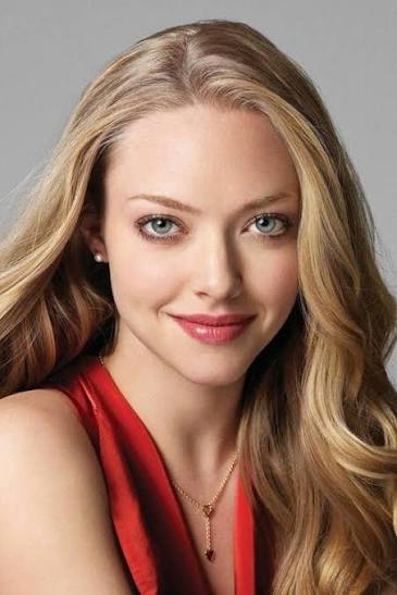 Amanda Seyfried Measurements Bra Size Height Husband Family